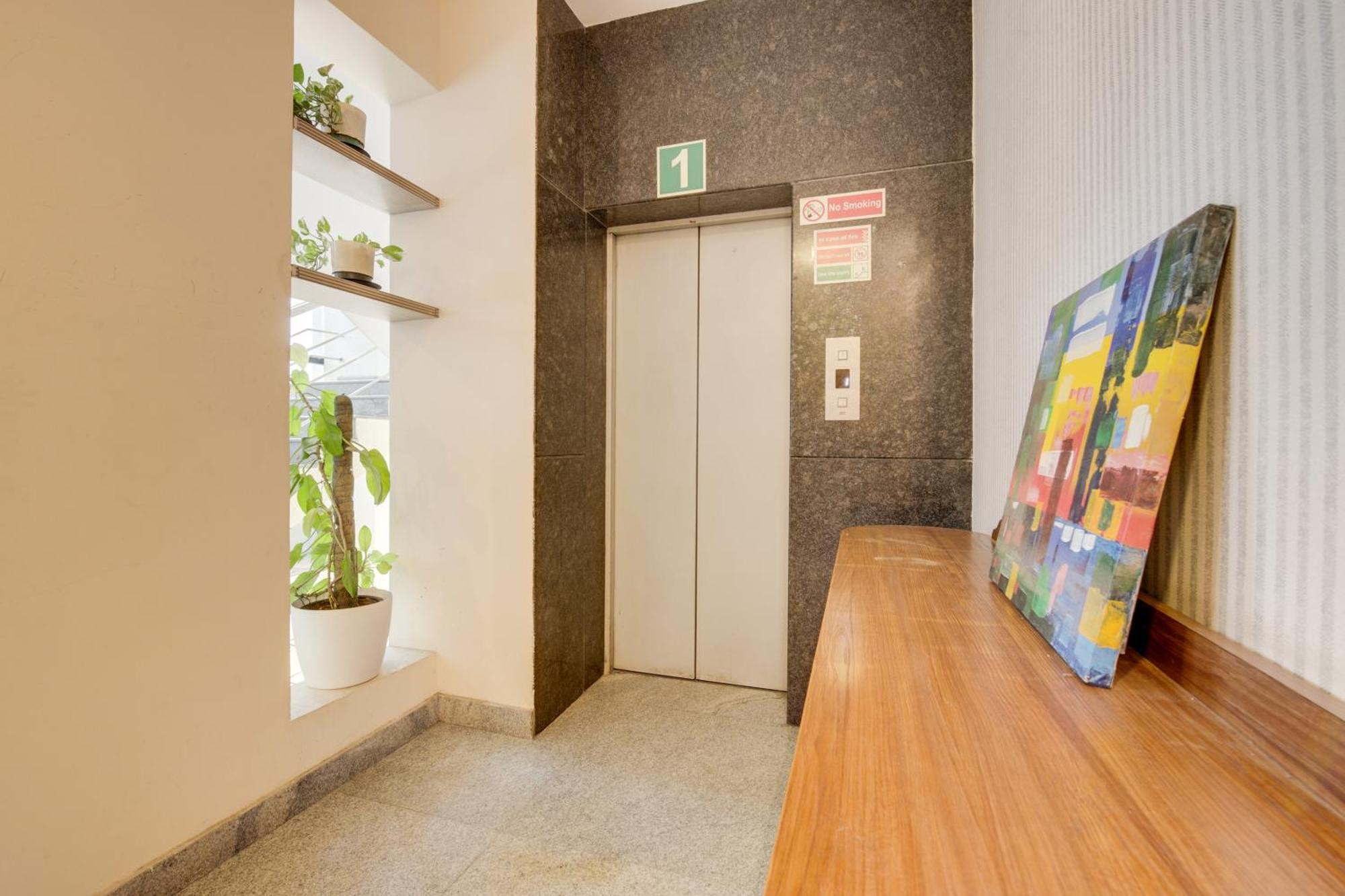 Super Townhouse Hbr Layout Bangalore Eksteriør bilde